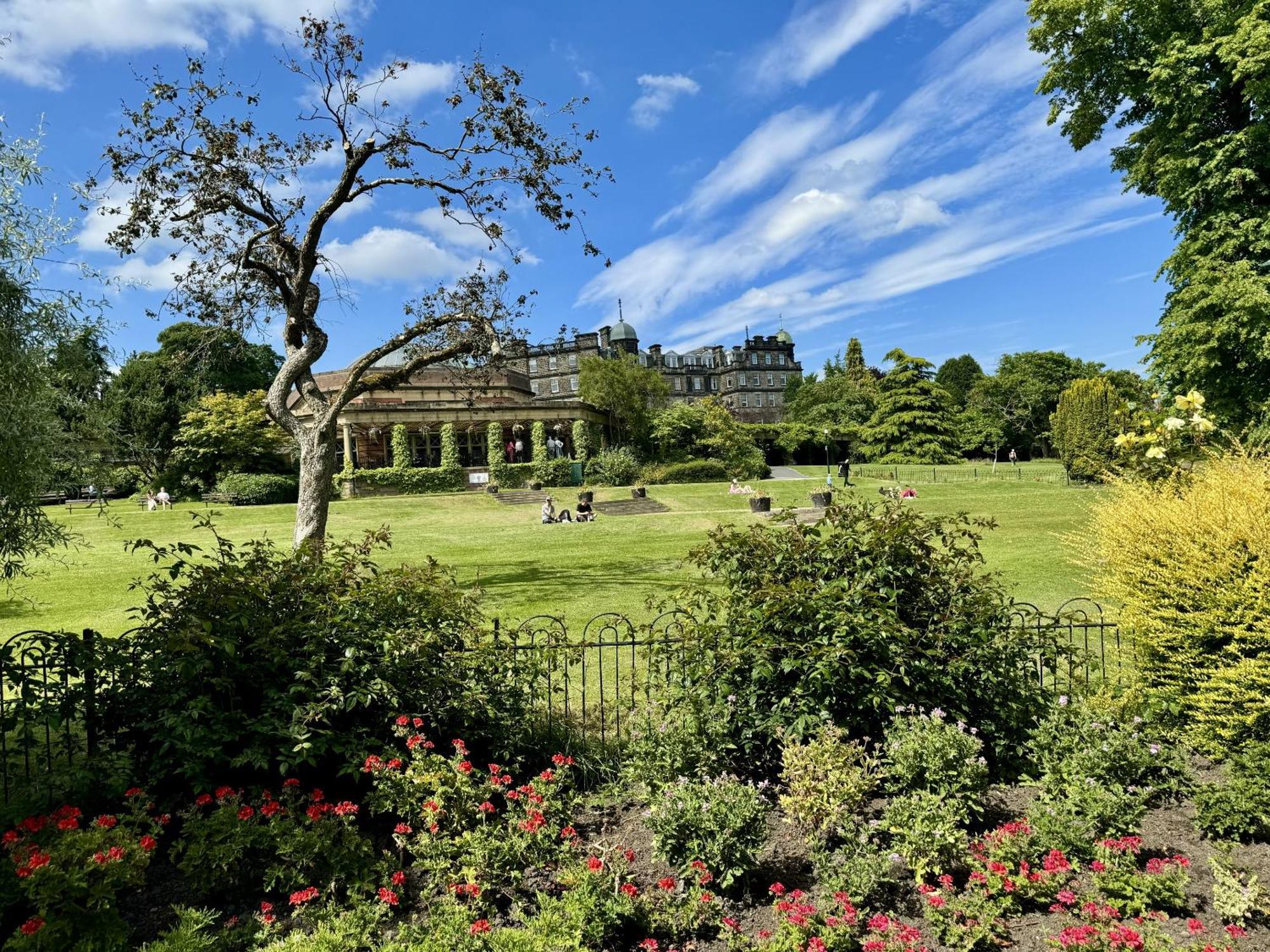 The Yorkshire Crown - Luxury Apartment - Free Parking Nearby Harrogate Ngoại thất bức ảnh